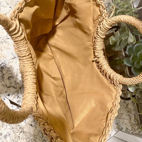 New!! Boho Woven moon shaped bag - Picture 13 of 13